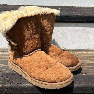 ❄️Ugg Boots Bailey Button with Flower Size 8